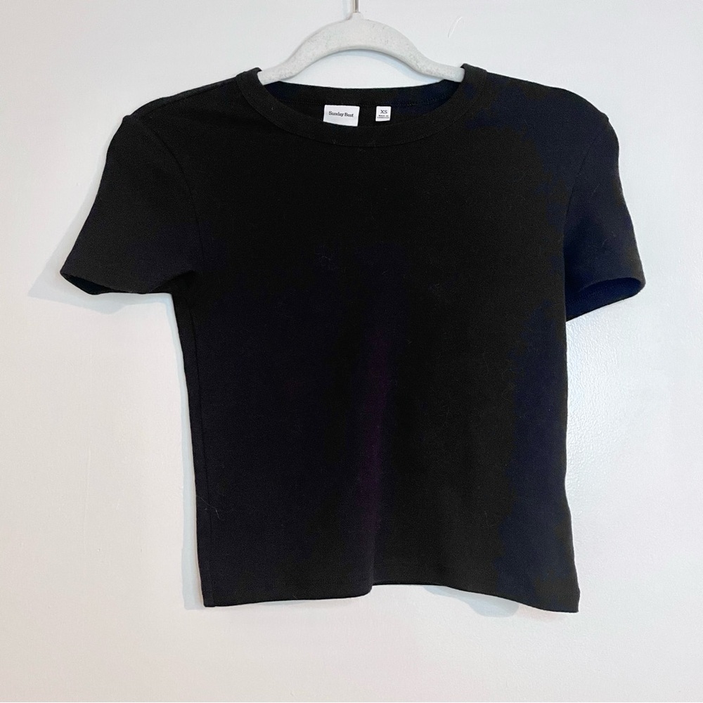 Aritzia Sunday Best Black Short Sleeve Crewneck Tee